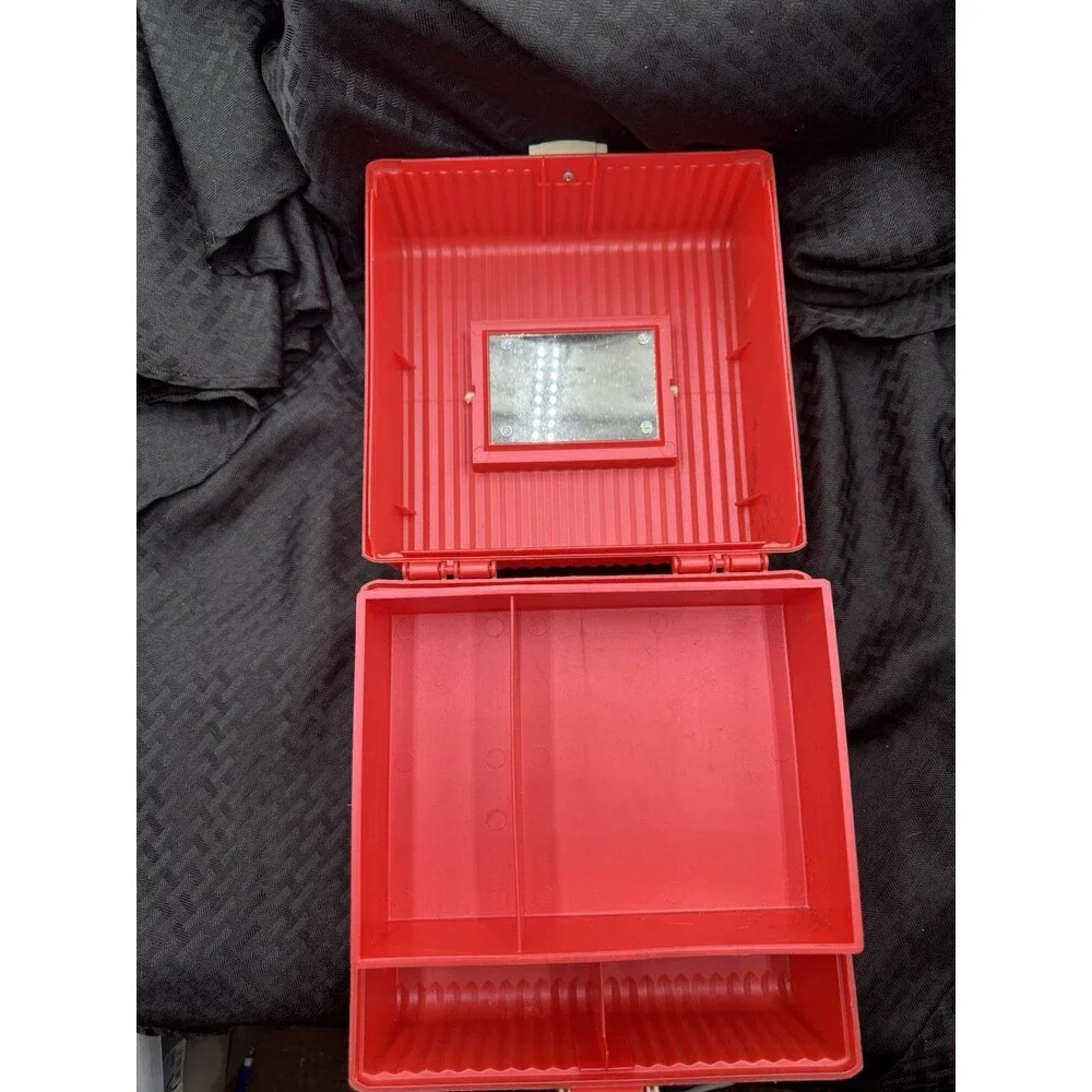 Vintage Sassaby Makeup Case model 101 Swivel Tray Cosmetic Storage